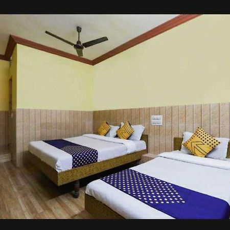 SPOT ON 65470 Hotel Apsara Guest House Ahmedabad Exterior foto