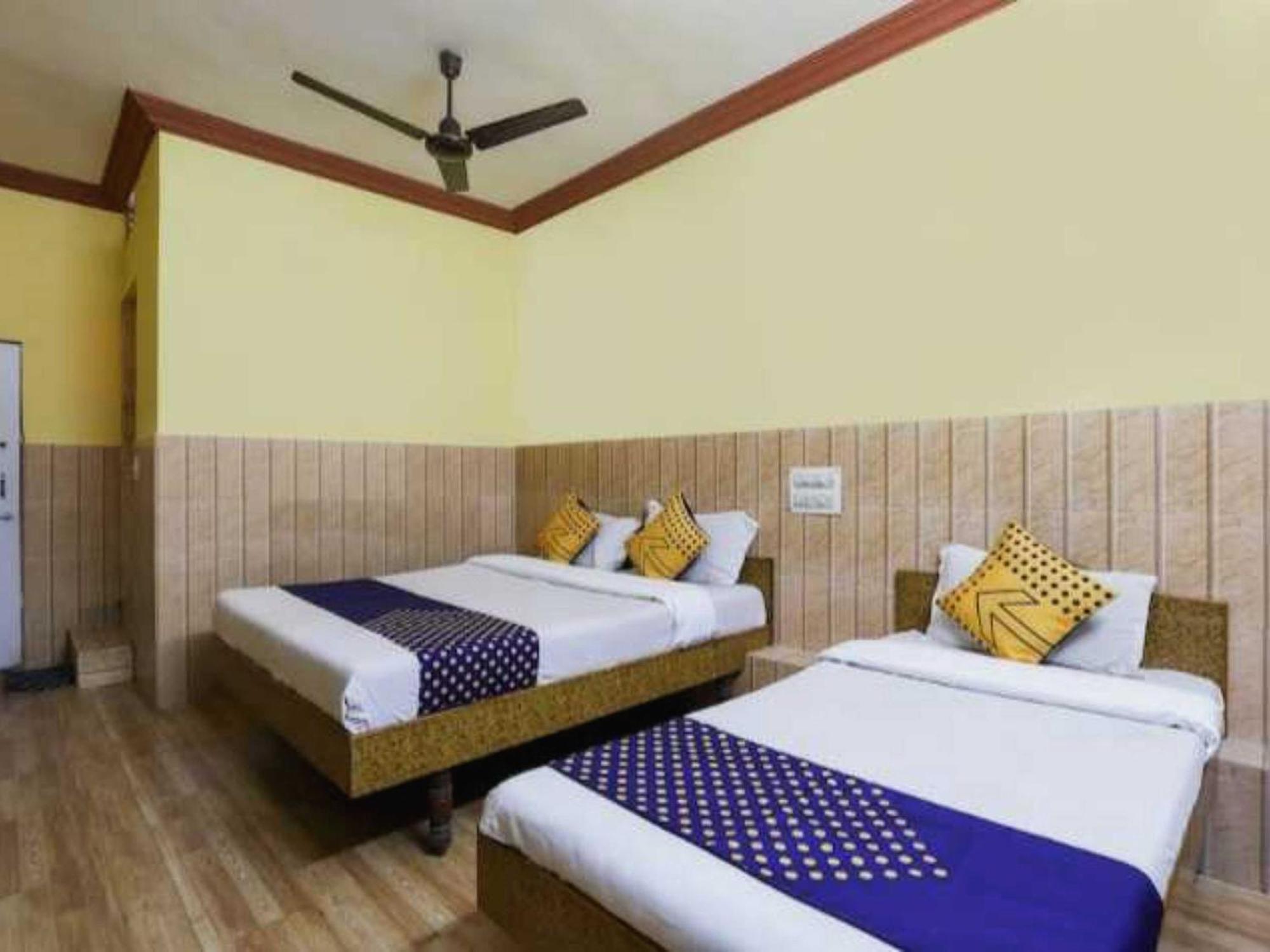 SPOT ON 65470 Hotel Apsara Guest House Ahmedabad Exterior foto