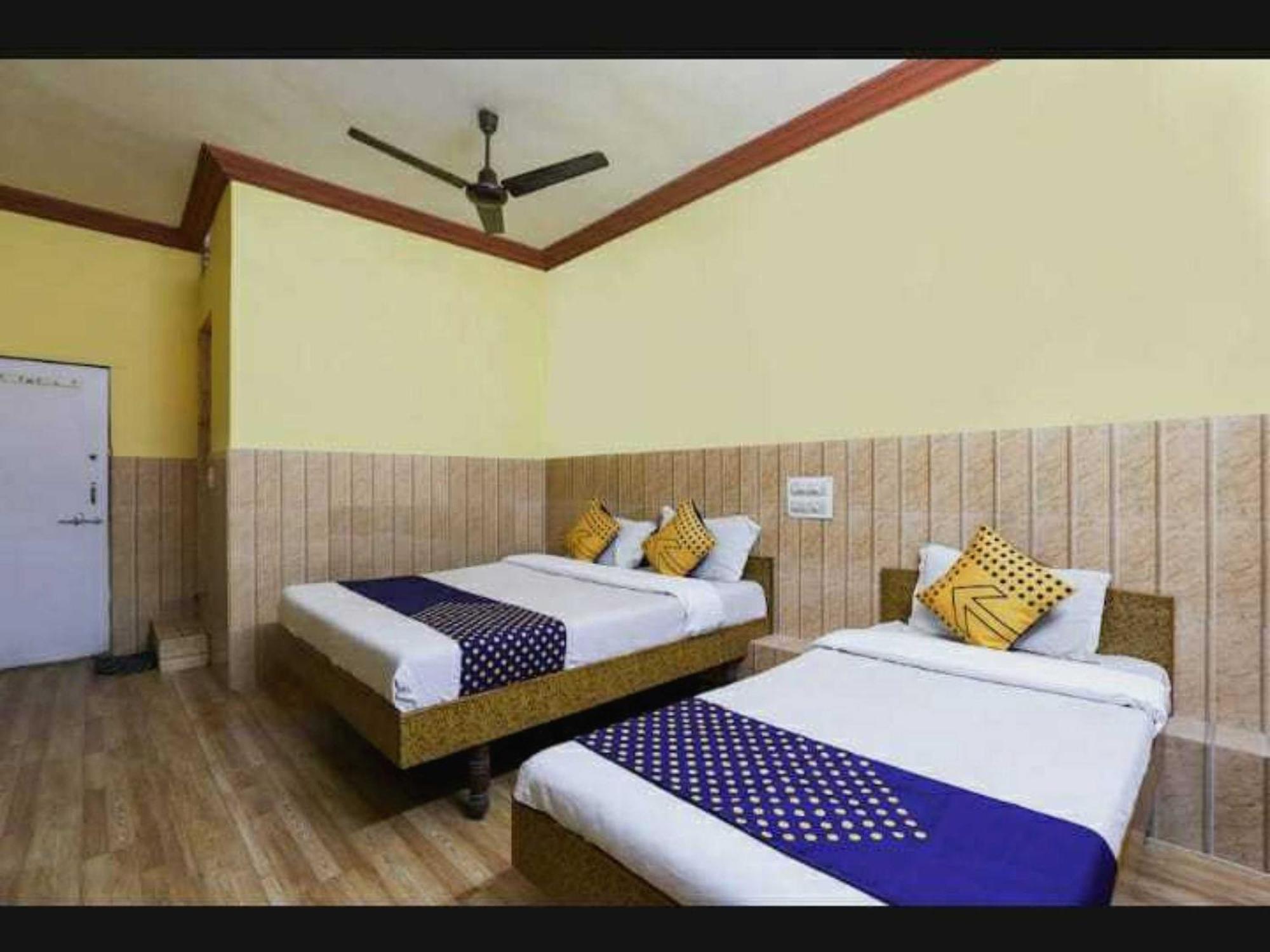 SPOT ON 65470 Hotel Apsara Guest House Ahmedabad Exterior foto